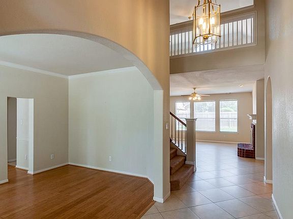 4th image of 5533 Seabury Dr
