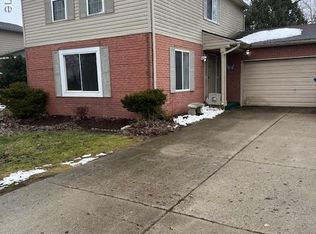 942 Hogarth Ave, Waterford, MI 48328