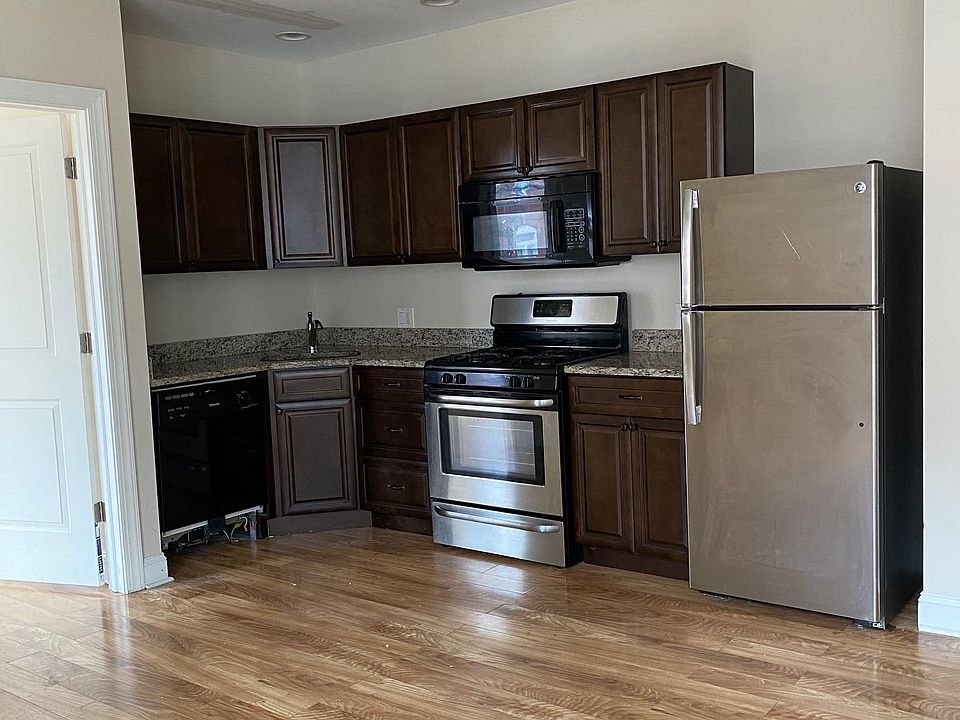 1st image of 1800 Moore St #2F