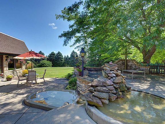 2 level patio + fountain