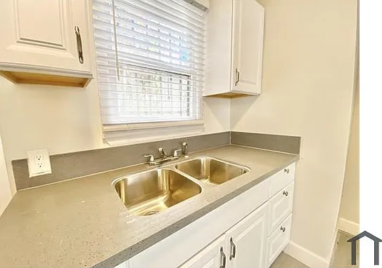 10961 S Figueroa St #13 — Photo 2