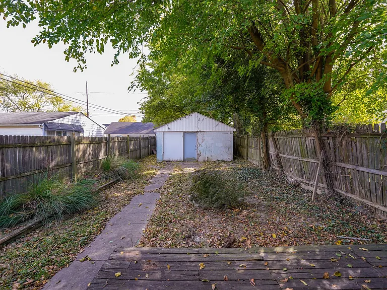 1808 E Oak St — Photo 17