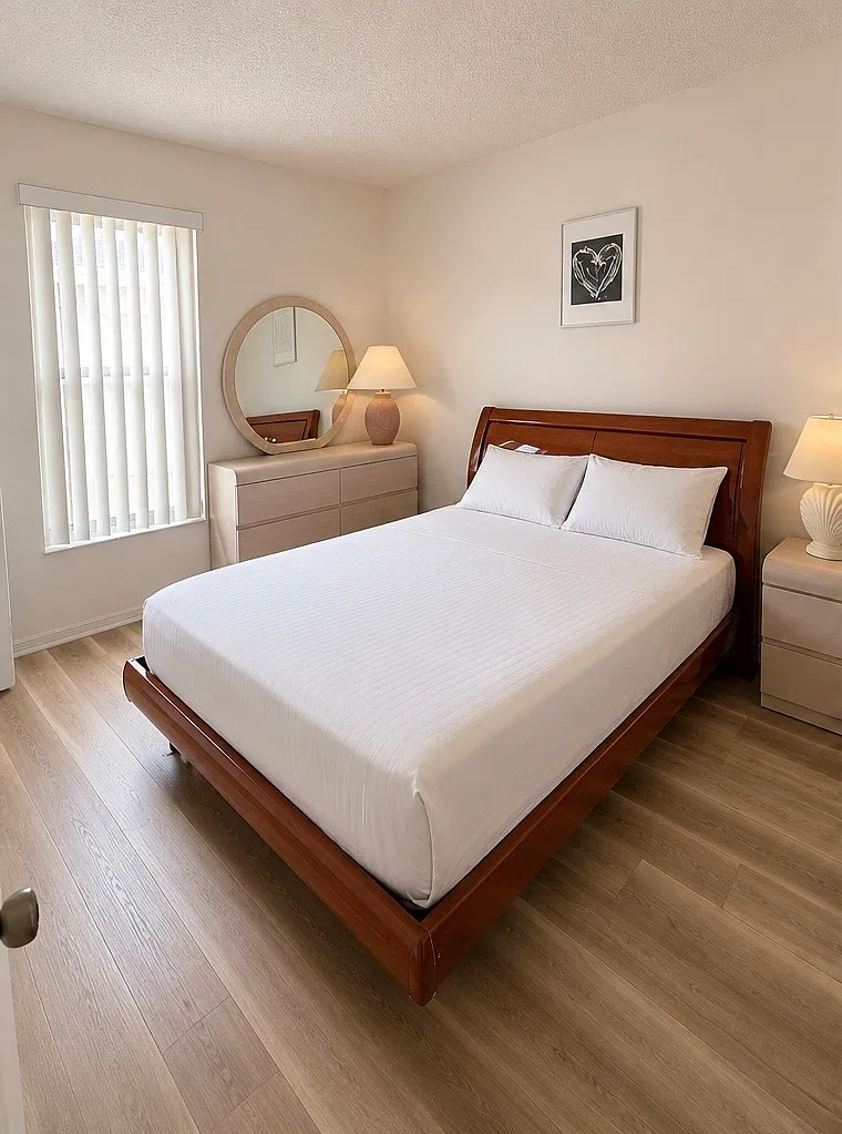 5 bed, 2376 sqft, $750 — Photo 1