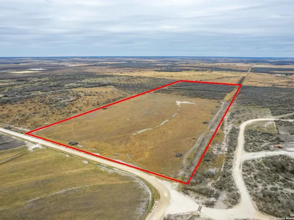 115 CR 252, Three Rivers, TX 78119