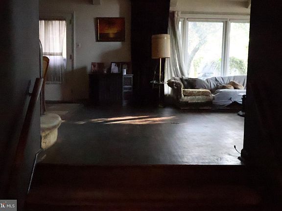 5th image of 1456 Thornberry Rd