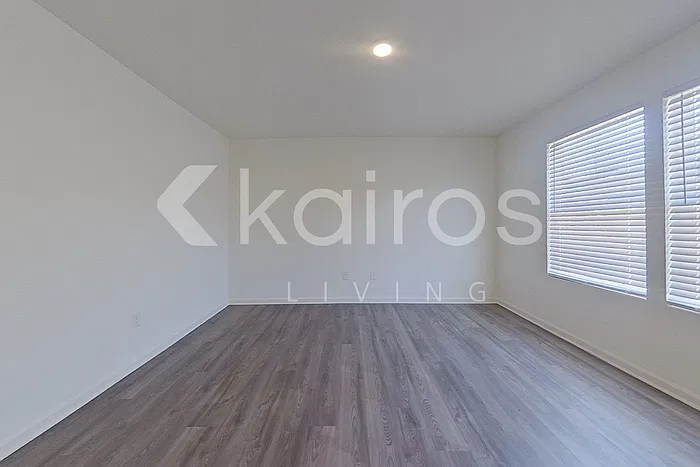 4 bed, 2.5 bath, 2014 sqft, $2,195 — Photo 4