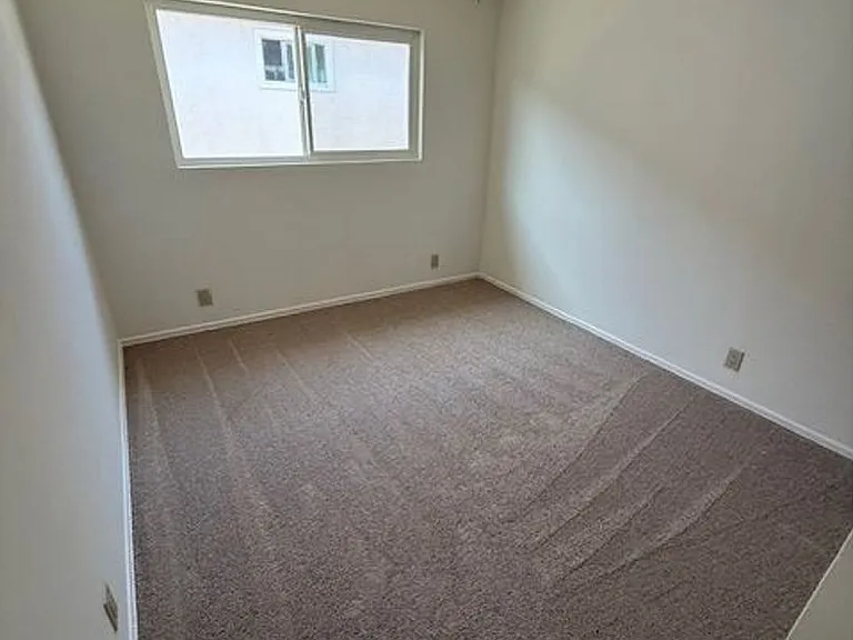 11813 Iowa Ave — Photo 22