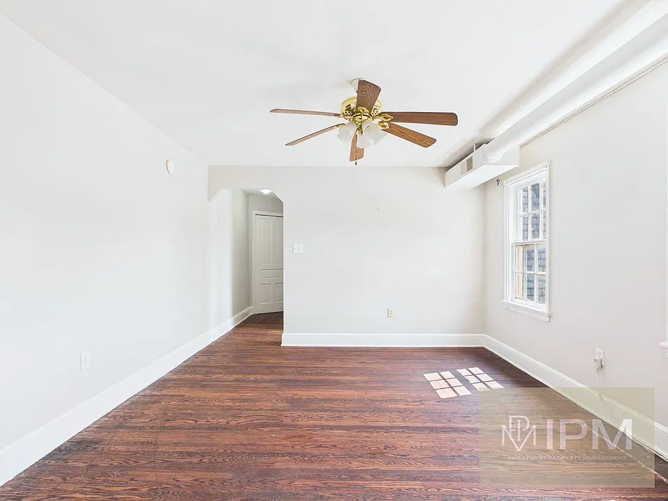 487 W King St