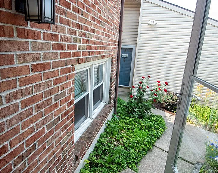 8324 Willow Run — Photo 4