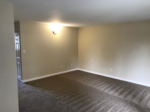 5th image of 1121 Miramar Way APT 17