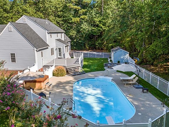 4th image of 13600 Thornhill Pl