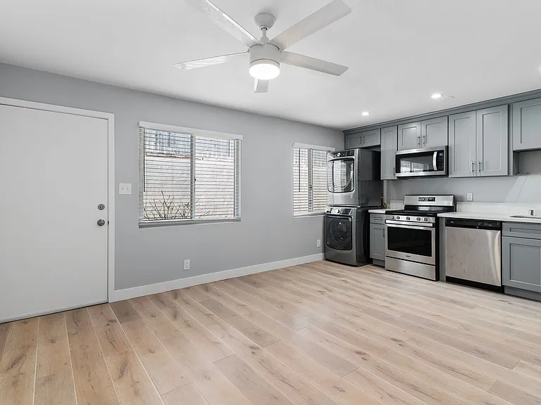 1024 Loma Avenue — Photo 7