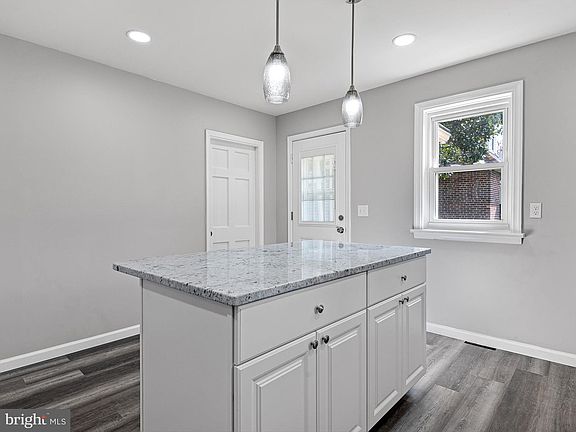 5th image of 813 Fairview Ave