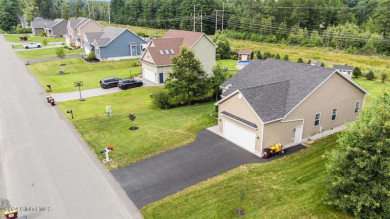 5th image of 71 Richmond Hill Drive