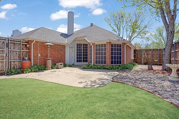 11616 Alexandria Dr — Photo 15