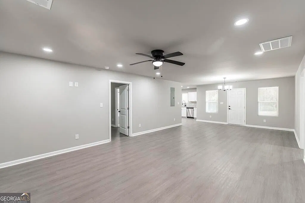 3 bed, 2.0 bath, 1364 sqft, $1,900 — Photo 3