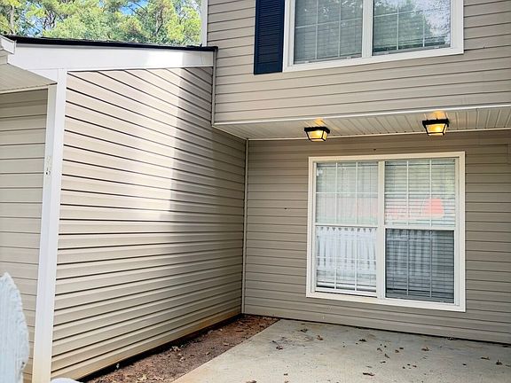 5th image of 562 Trillum Ct SW