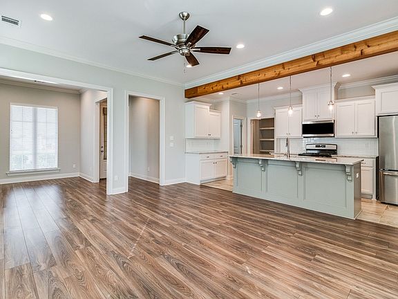 5th image of 318 Benedict Dr