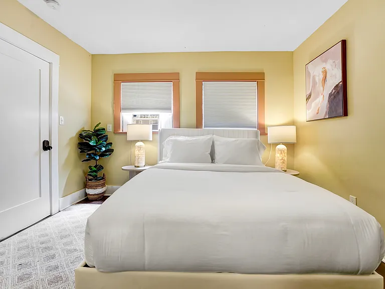1187 N Mariposa Ave — Photo 17