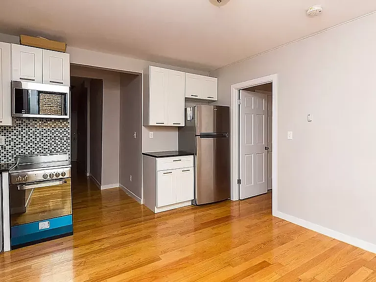 723 E 5th St #2C — Photo 3