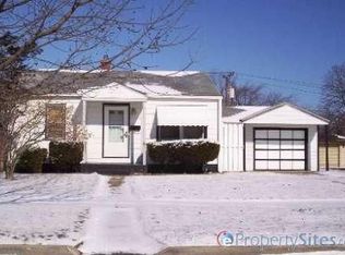 2212 Pearsall Pkwy, Waukegan, IL 60085