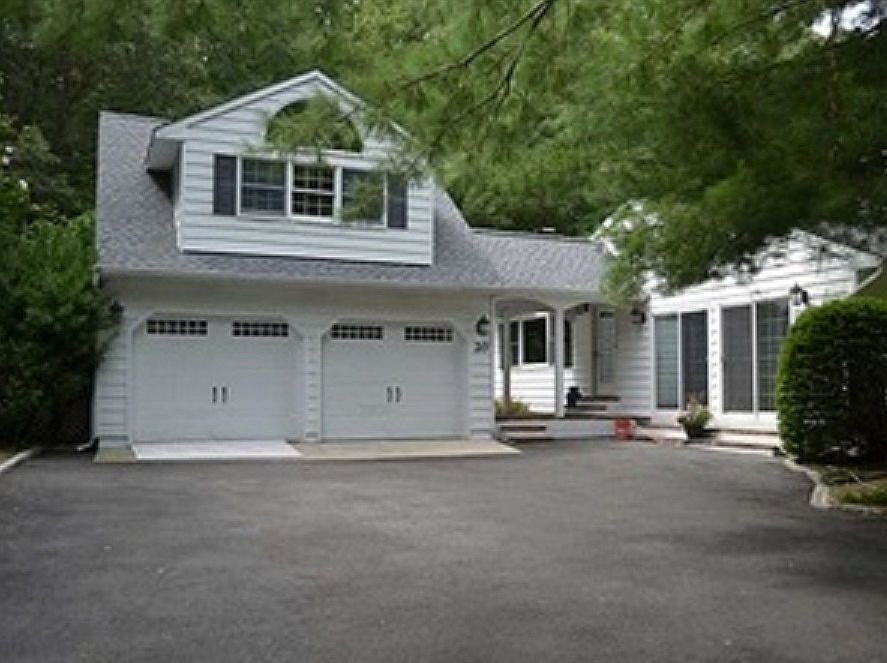2nd image of 20 Crooked Oak Rd