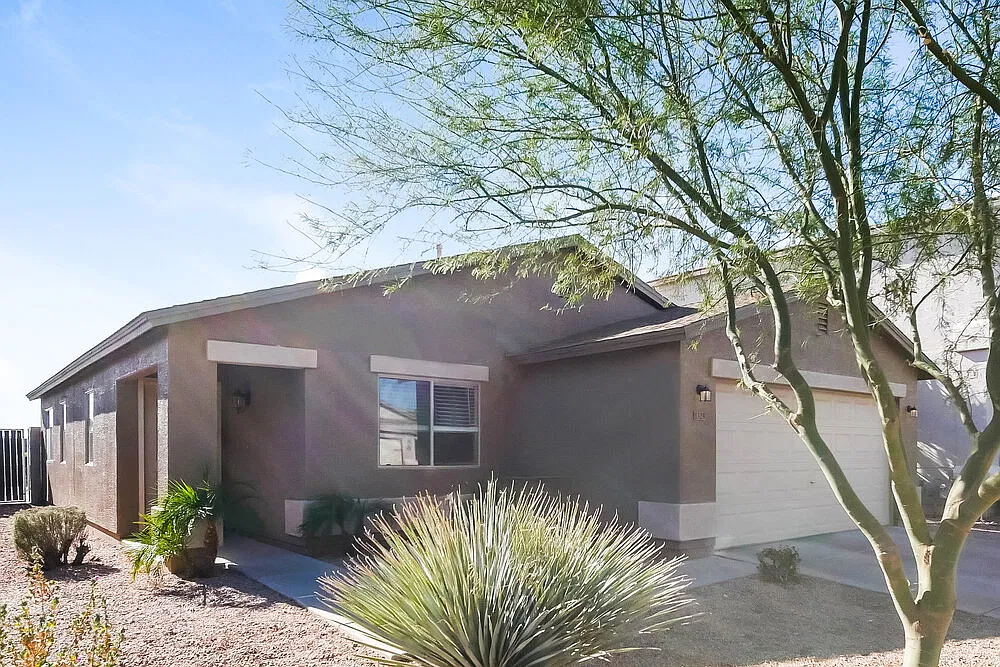 3 bed, 2.0 bath, 1441 sqft, $1,795 — Photo 3