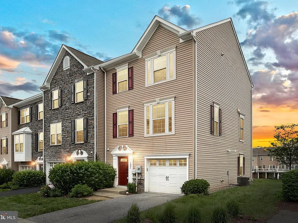1261 Elderslie Ln