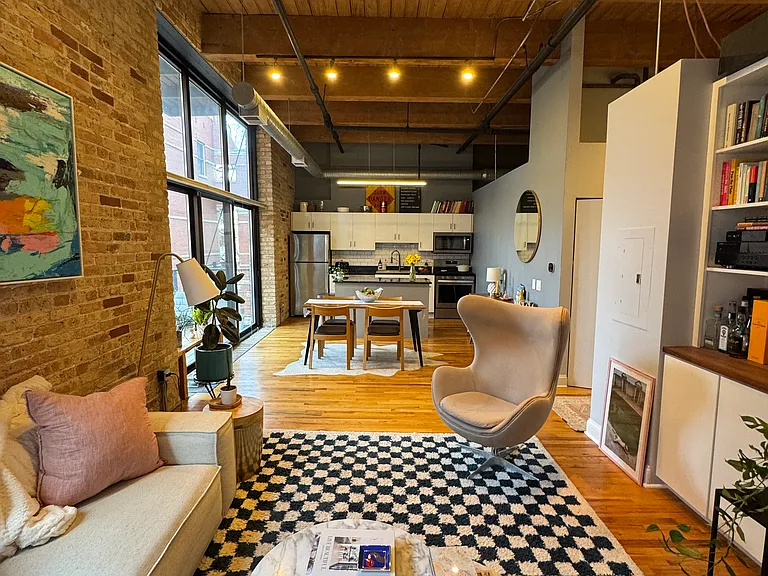 2210 W Wabansia Ave #210 — Photo 4