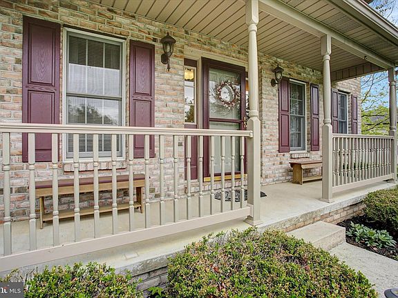 5th image of 427 Bradley Ln