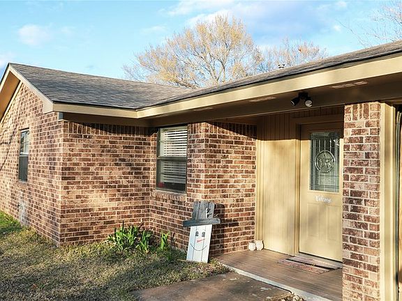 4th image of 821 S Valentine Dr