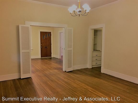 5th image of 555 College St