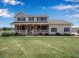 6321 Raymond Rd, Lockport, NY 14094