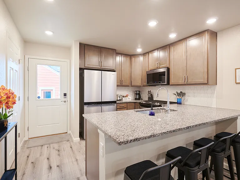 6339 Hanover St — Photo 8