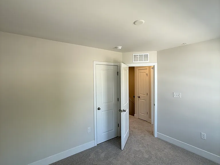 2110 Winterberry Ln — Photo 16