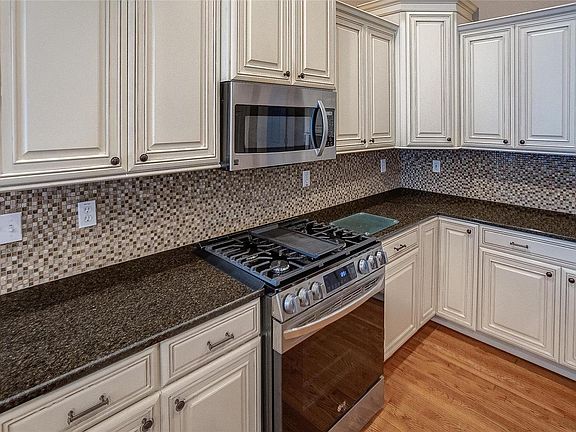 3rd image of 12 Eden Park Blvd