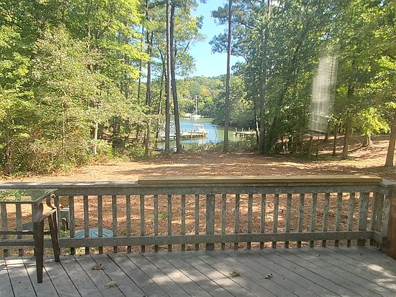 4th image of 735 Riverview Ln