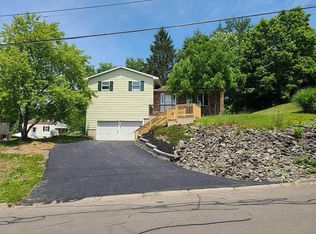 902 Anna Dr, Endicott, NY 13760