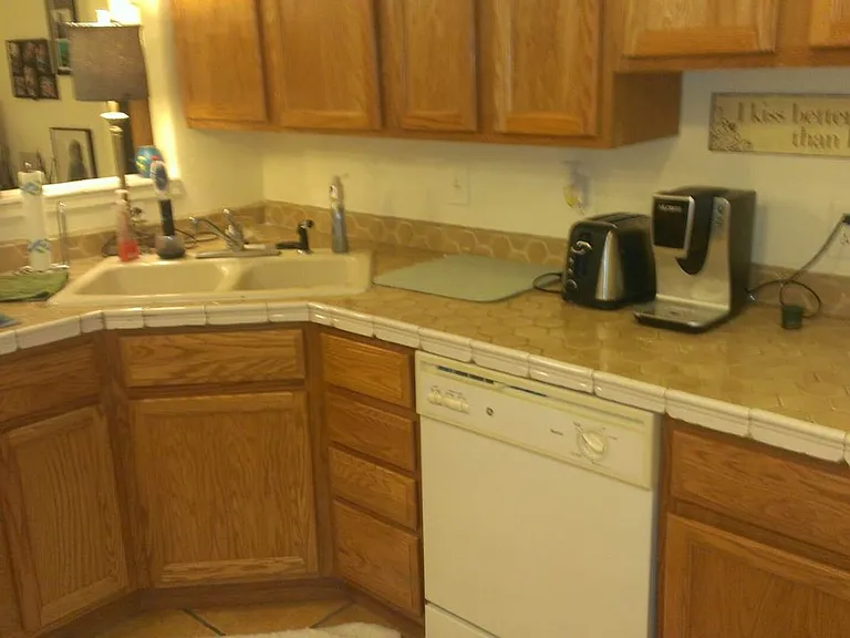 909B Venice St — Photo 2