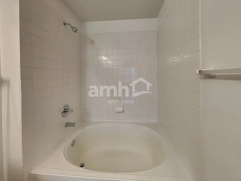 11S524 Rachael Ct — Photo 13