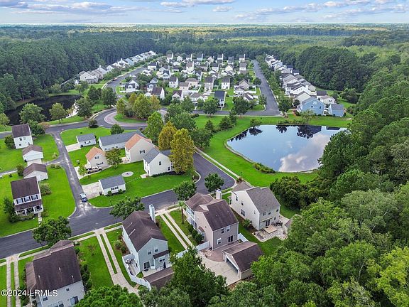 5th image of 252 University Parkway