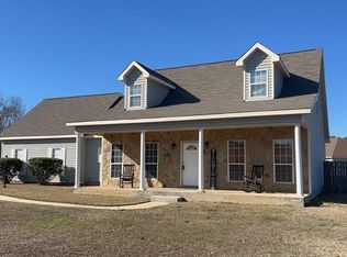 302 Autumn Woods Dr, Warner Robins, GA 31088