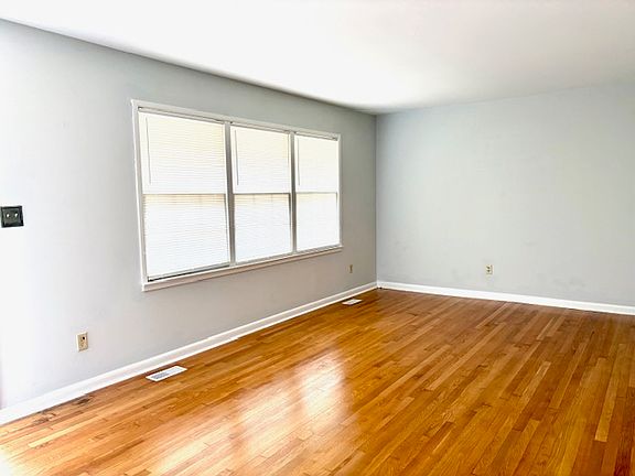 2nd image of 861 Cascade Dr