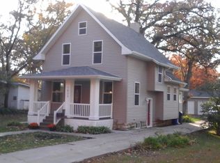 1033 Oakland Rd NE, Cedar Rapids, IA 52402