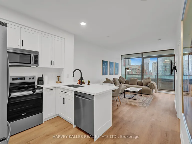 18 Yorkville Ave #1606 — Photo 3