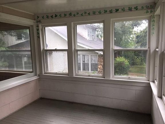 5th image of 407 Walnut St