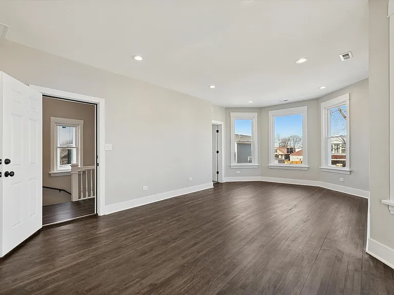 4845 W Potomac Ave #2 — Photo 3