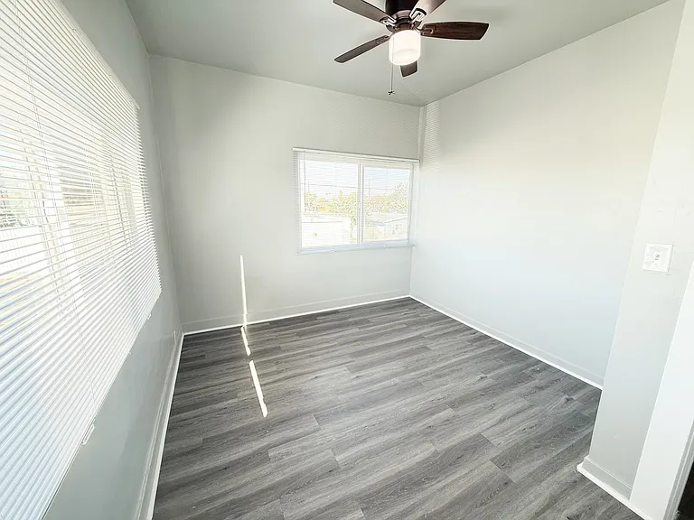 404 N Fries Ave #6 — Photo 2