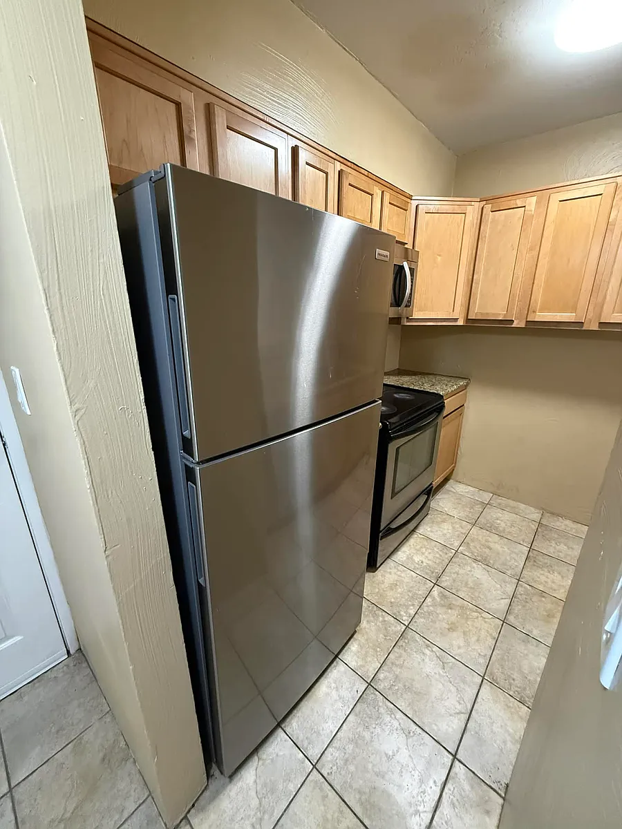 Building Photo - 931 N Euclid Ave #216