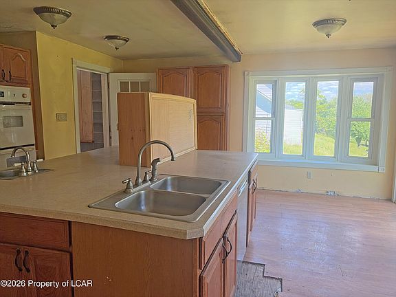 3rd image of 1326 Hazle Brook Rd